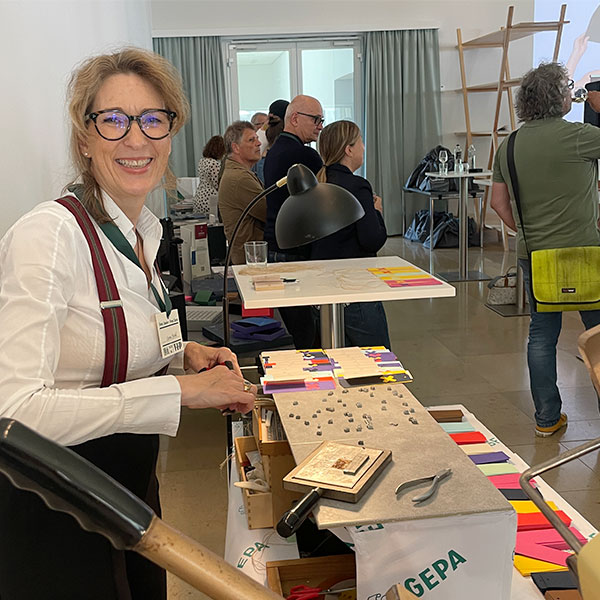 Praegekontor | Live-Personalisierung für Events | Live Prägen | Heißfolienprägung | Papier & Karton Praegekontor | Live-Personalisierung für Events | Live Prägen | Heißfolienprägung | Papier & Karton